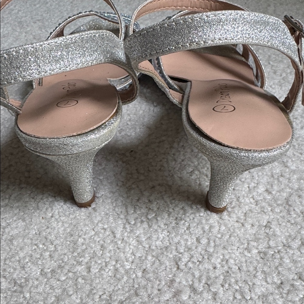 Heels - Picture 5 of 5